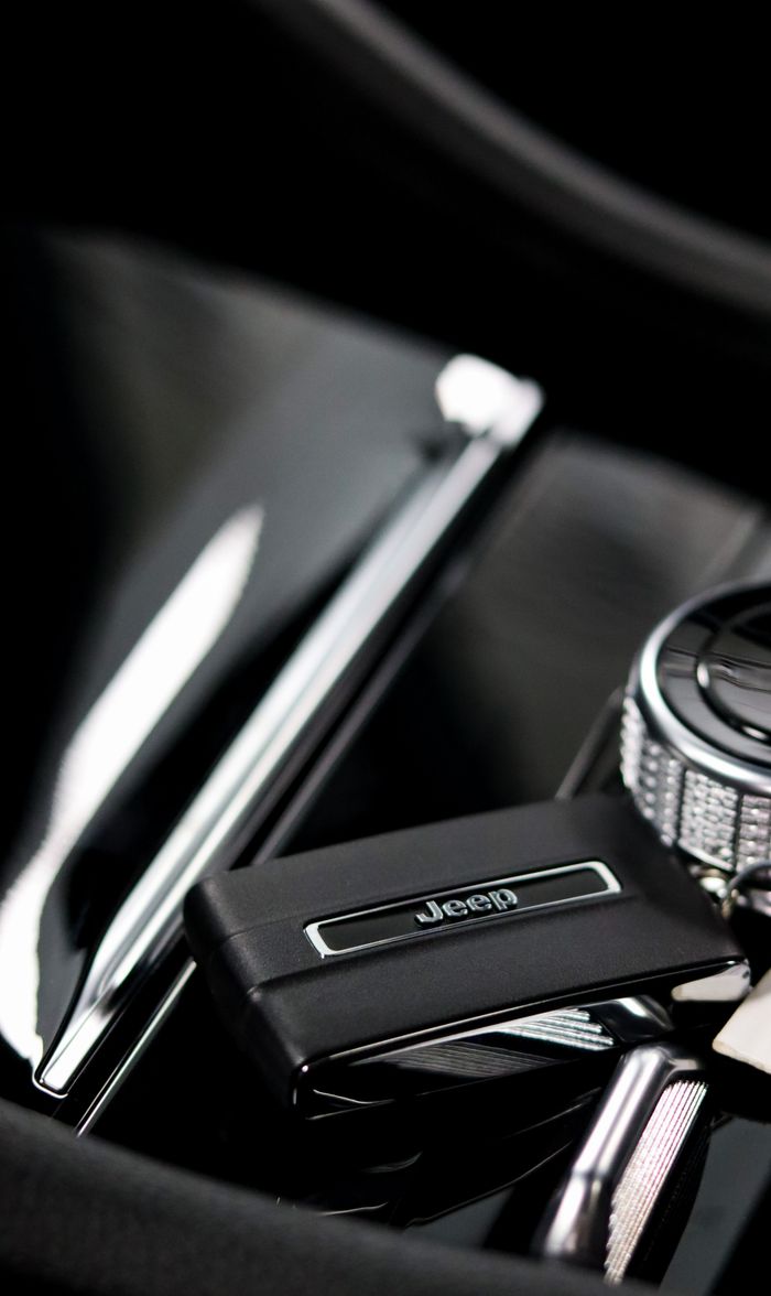 Close-up of Jeep key with luxury accessories in black and chrome details.